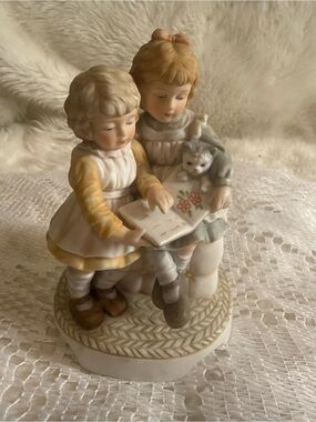 Vintage Enesco Favorite Story Music Box Treasure Memories Porcelain Figurine
